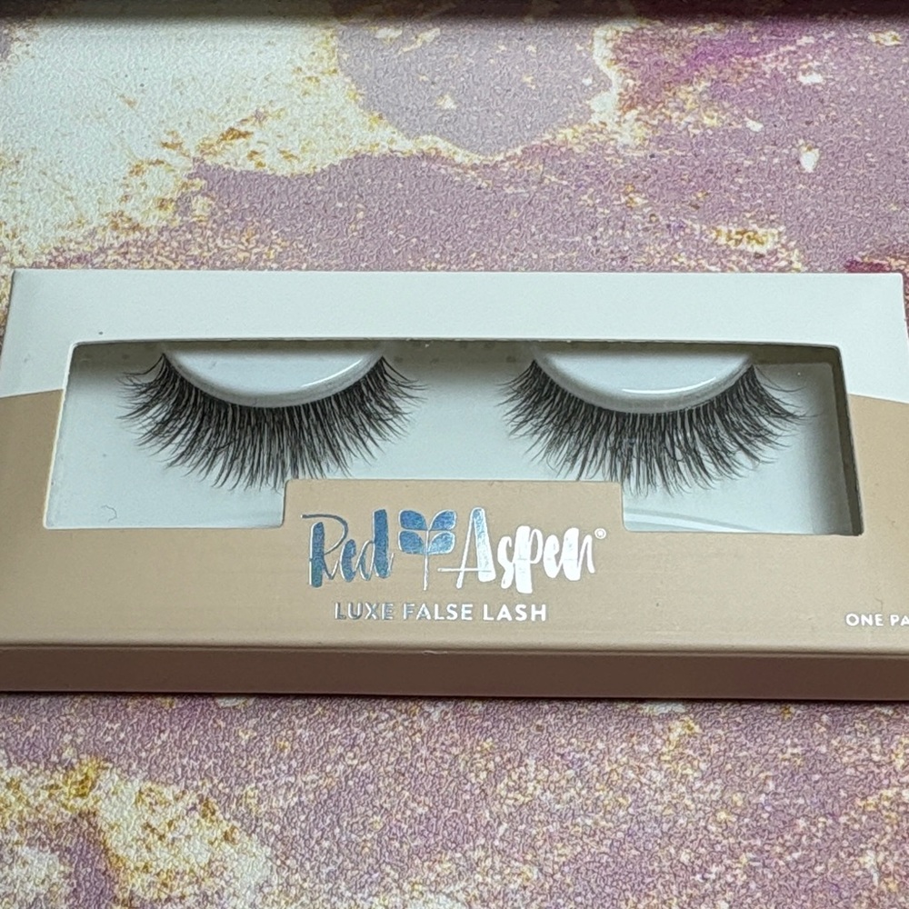 Red Aspen Luxe False Lashes